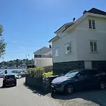 Fin Leilighet, Sentralt Og Sjonaert,med Parkering ארנדל