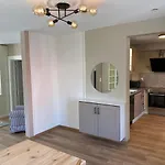 Apartman Fin Leilighet, Sentralt Og Sjonaert,med Parkering *