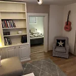 Apartman Fin Leilighet, Sentralt Og Sjonaert,med Parkering