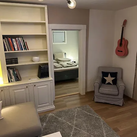 Apartment Fin Leilighet, Sentralt Og Sjonaert,med Parkering