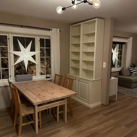 Apartamento Fin Leilighet, Sentralt Og Sjonaert,med Parkering *