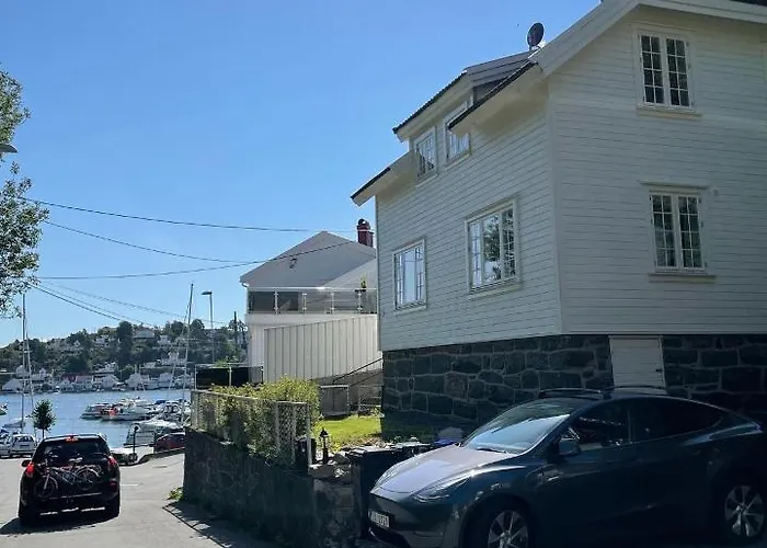 Fin Leilighet, Sentralt Og Sjonaert,med Parkering Arendal