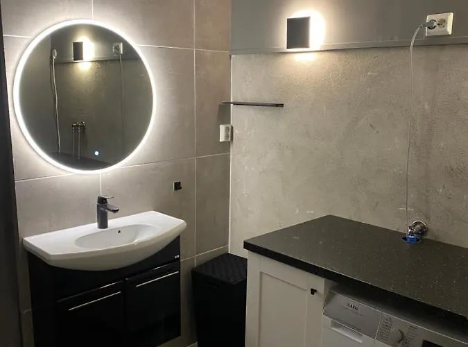 Fin Leilighet, Sentralt Og Sjonaert,med Parkering