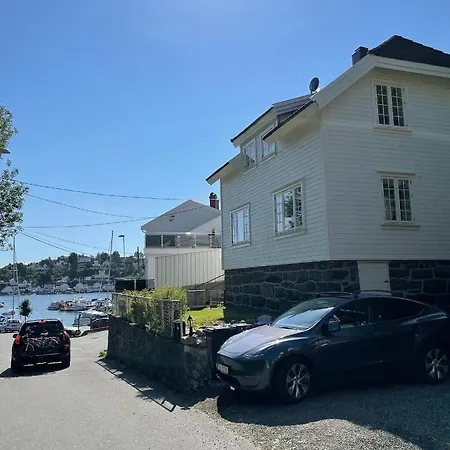 Fin Leilighet, Sentralt Og Sjonaert,med Parkering Arendal
