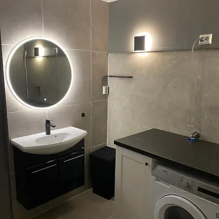 Fin Leilighet, Sentralt Og Sjonaert,med Parkering