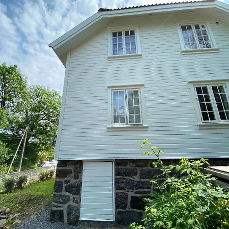 Fin Leilighet, Sentralt Og Sjonaert,med Parkering 아렌달
