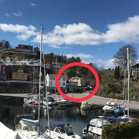 Fin Leilighet, Sentralt Og Sjonaert,med Parkering Arendal