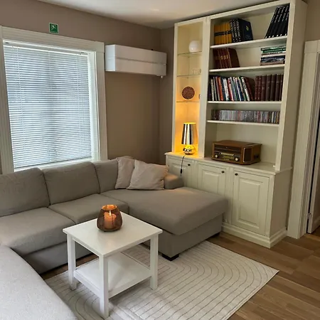 Fin Leilighet, Sentralt Og Sjonaert,med Parkering 아렌달